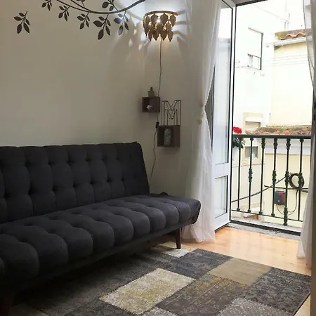 アパート Mural House